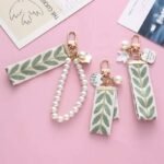 Cute Leaf Pattern Pearl Keychain