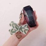 Cute Leaf Pattern Pearl Keychain - Image 4