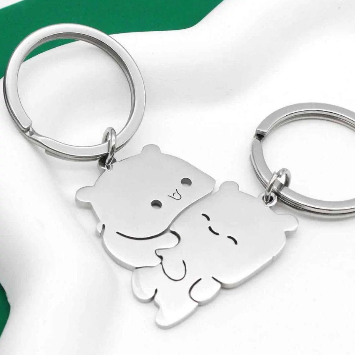 tb_image_share_1728066914576.jpg-01.jpeg Couple Cuddling Cat Keyring Set - Image 1