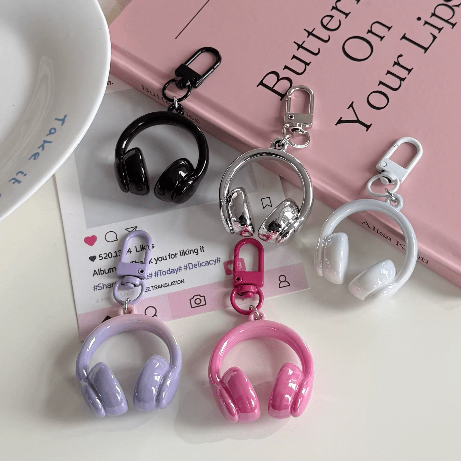 tb_image_share_1752596763656.jpg.png Cute 3d Headphone Shaped Pendant - Image 1